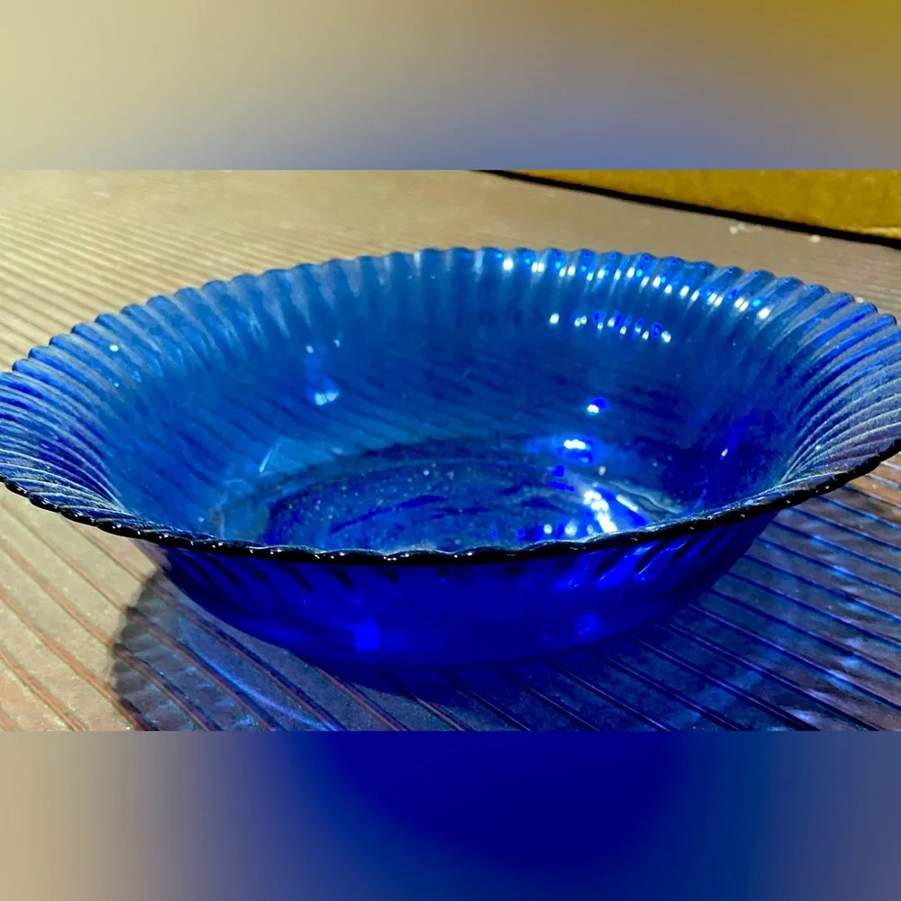 Blue glass dish - Picture 1 of 3